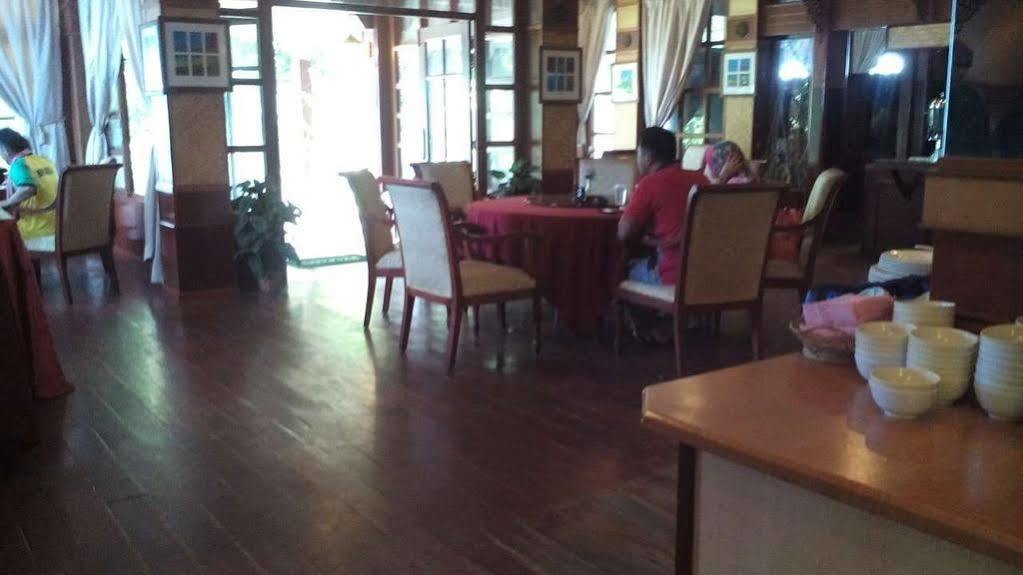 Shari La Island Resort Kampong Pasir Hantu ภายนอก รูปภาพ